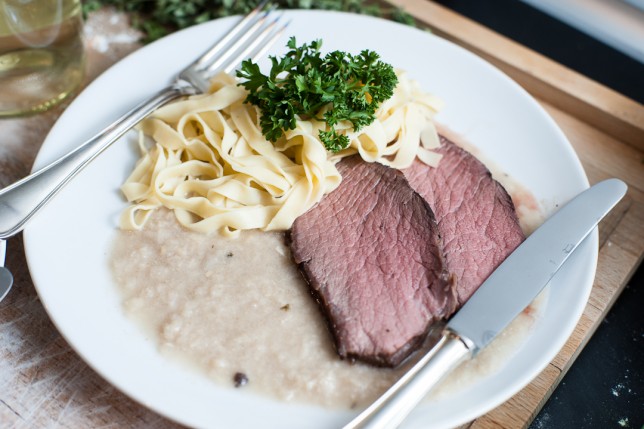 Sous-vide Tafelspitz mit Meerrettich-Sauce Nudeln Apokalyptische Zubereiter